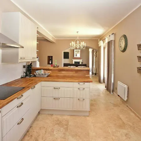 In Provence With Infinity Pool Villa