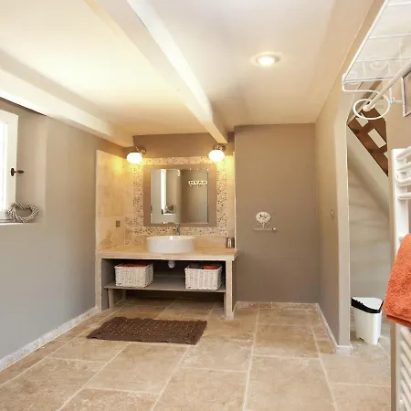 In Provence With Infinity Pool