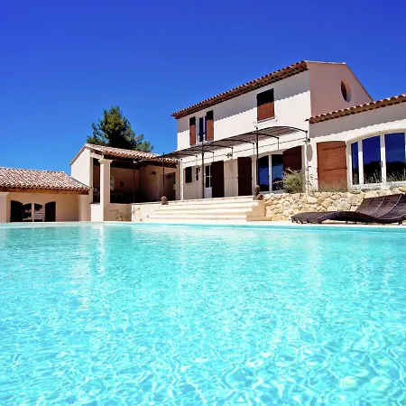 In Provence With Infinity Pool