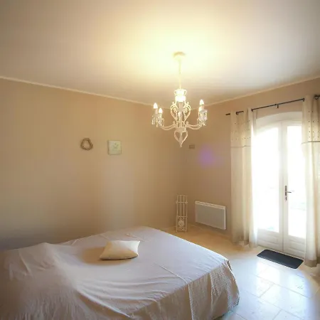 In Provence With Infinity Pool